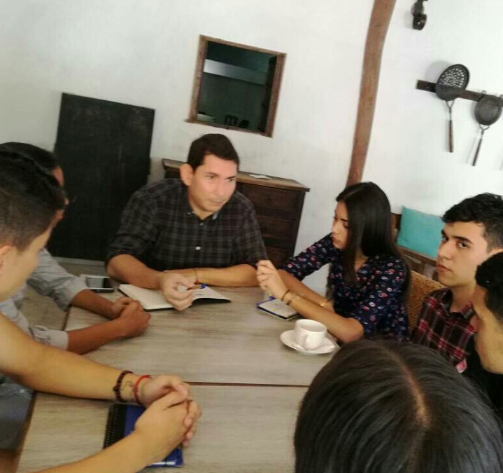 Reunión de trabajo con los ganadores del Young Entrepreneur 2017.